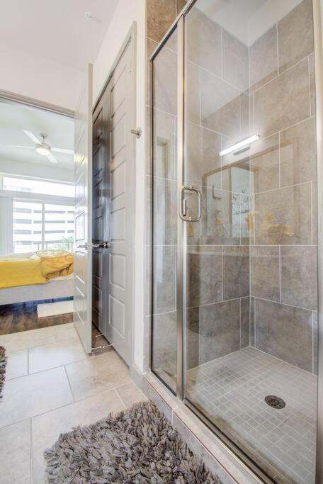 Best 5* Luxury Living Downtown Kingbed Suite ฮูสตัน ภายนอก รูปภาพ