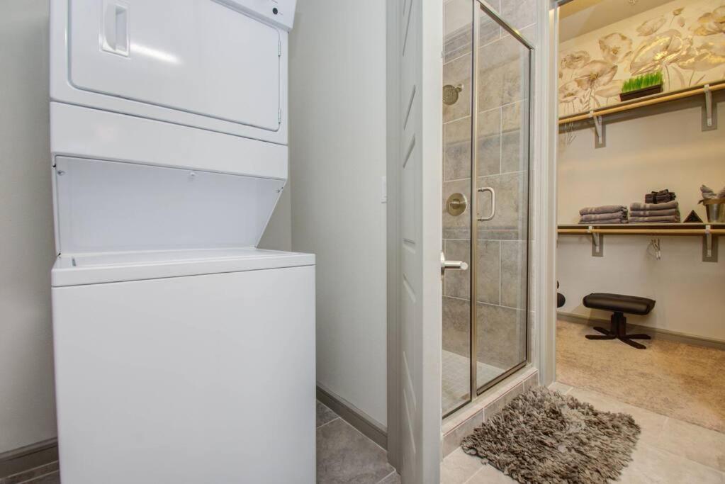 Best 5* Luxury Living Downtown Kingbed Suite ฮูสตัน ภายนอก รูปภาพ