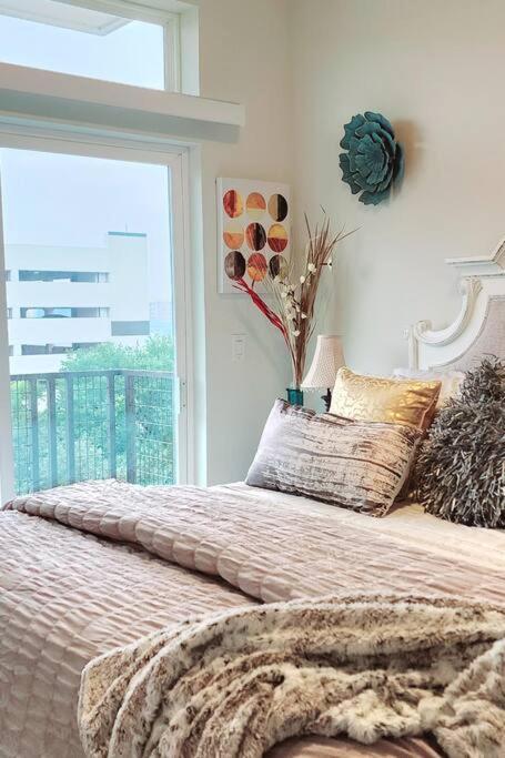 Best 5* Luxury Living Downtown Kingbed Suite ฮูสตัน ภายนอก รูปภาพ